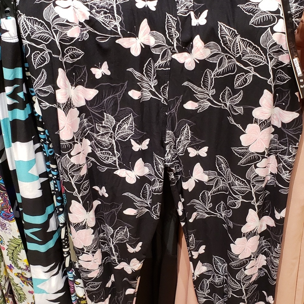 Plus Leggings - Picture 2 of 2